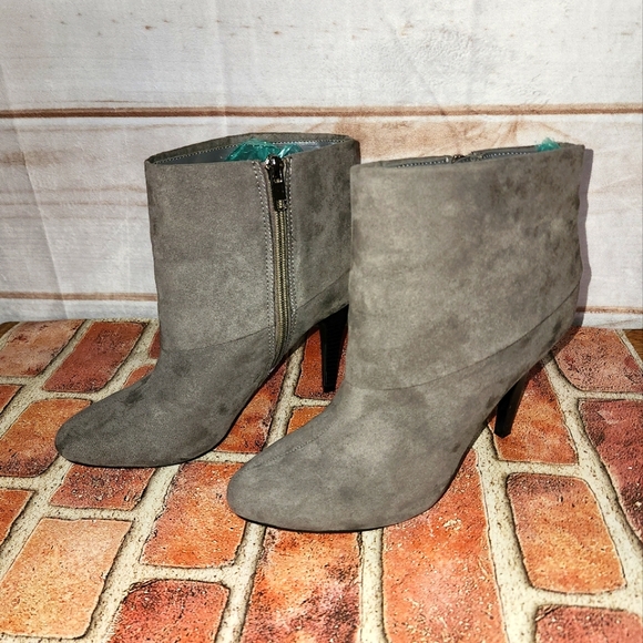 Marc Fisher Gray Booties - Picture 1 of 10